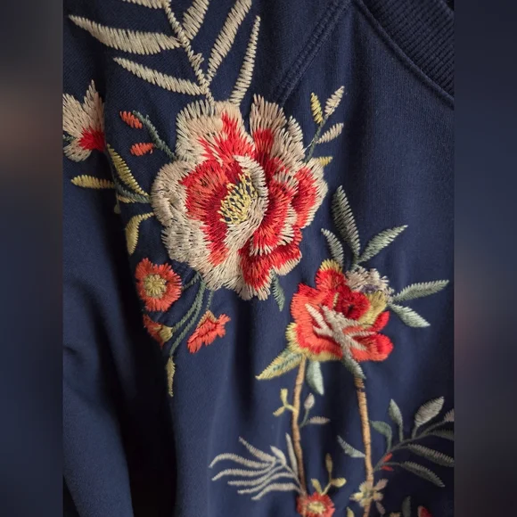 Johnny Was LA Women's Navy Blue Floral Embroidered Sweatshirt Size XL - Picture 3 of 7